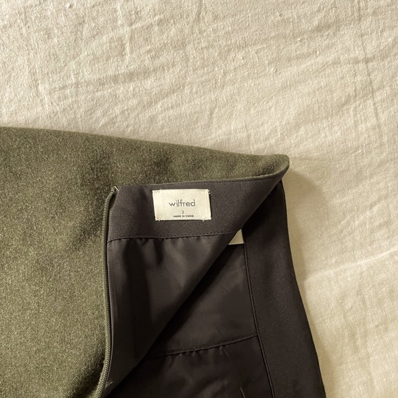 Aritzia wool texture skirt. Dark army green colour - Picture 3 of 3